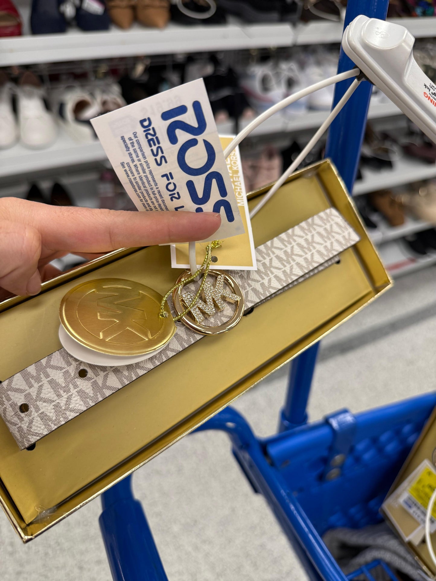 Cinturón Michael k Vanilla con monogram y placa dorada con brillos