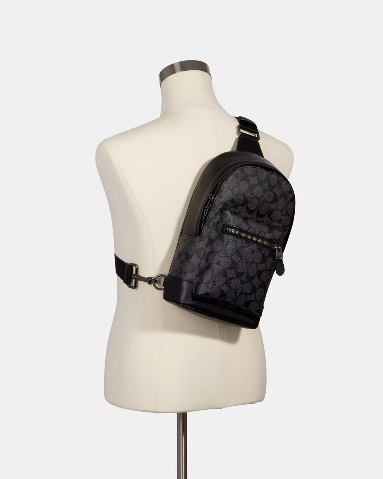 Pechera Coach negra con monogram para caballero West pack