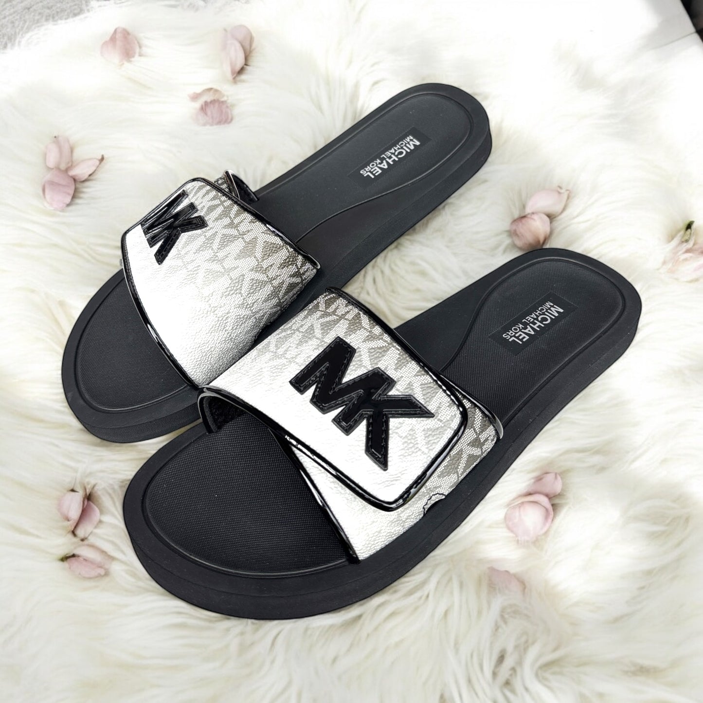 Sandalias Michael K negra/blanco y placa de goma