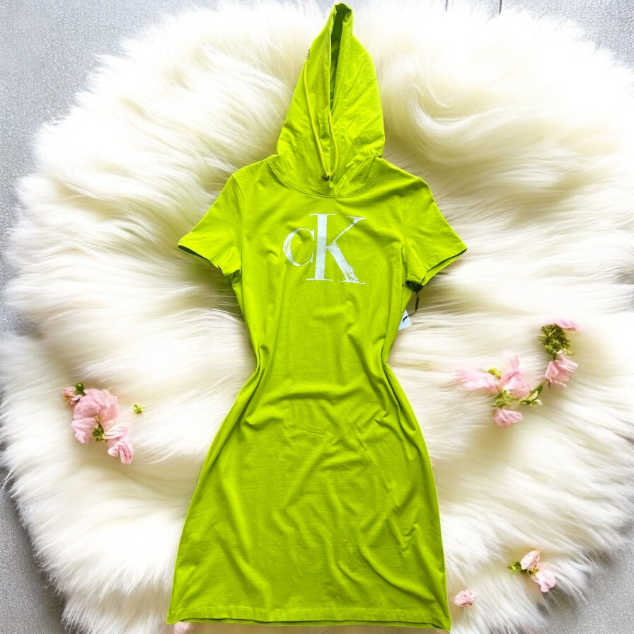 Vestido Calvin k verde fosforescente con gorra