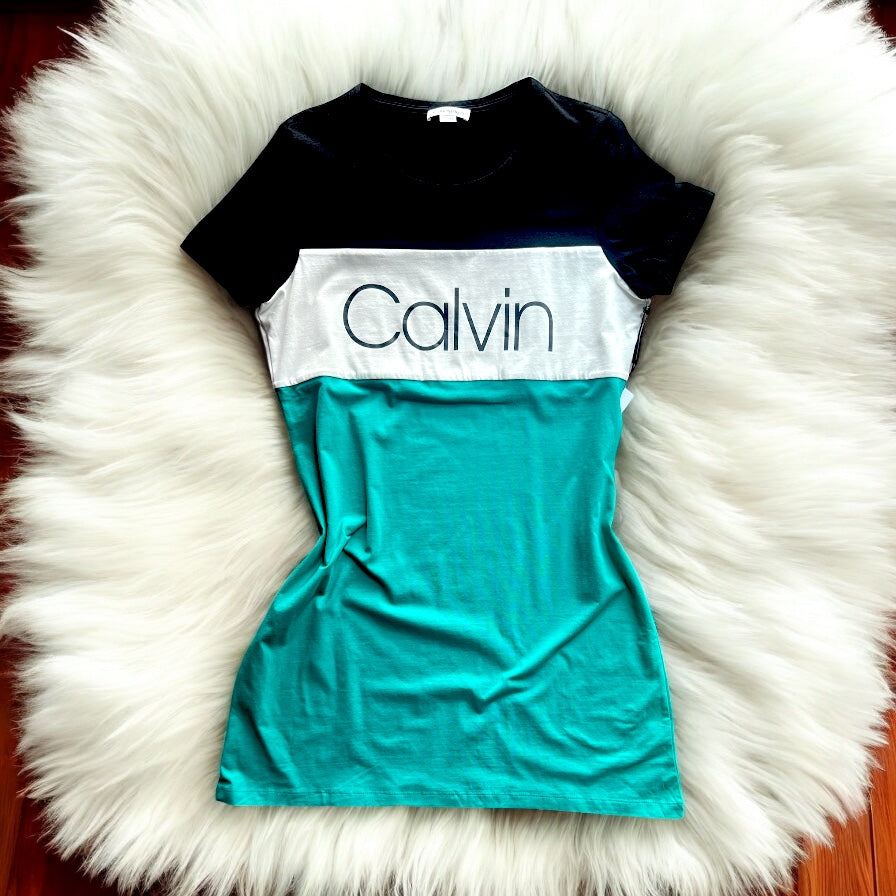 Vestido Calvin color verde con negro strap blanco