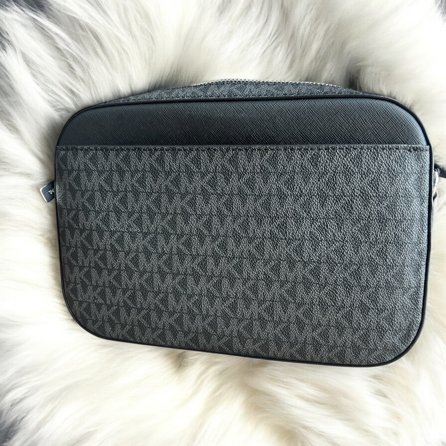 Crossbody michael k monogram negro con cadena