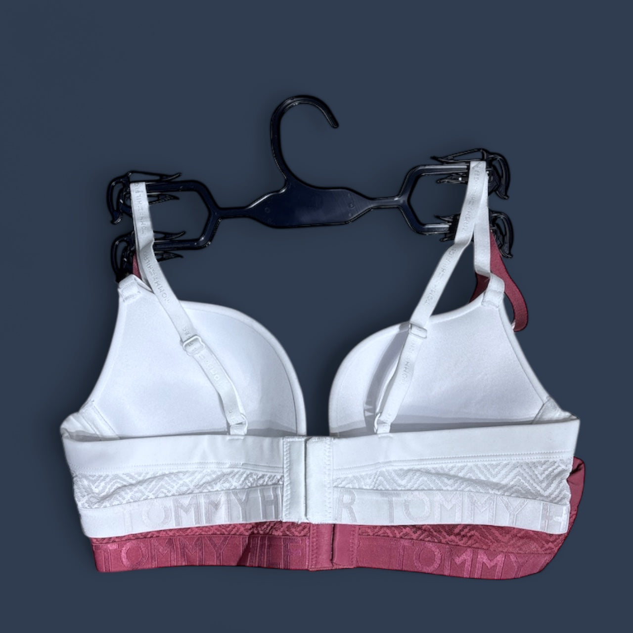 Brasier Tommy H palo de rosa, blanco, detalles en encaje y letras en resorte 2 pzs