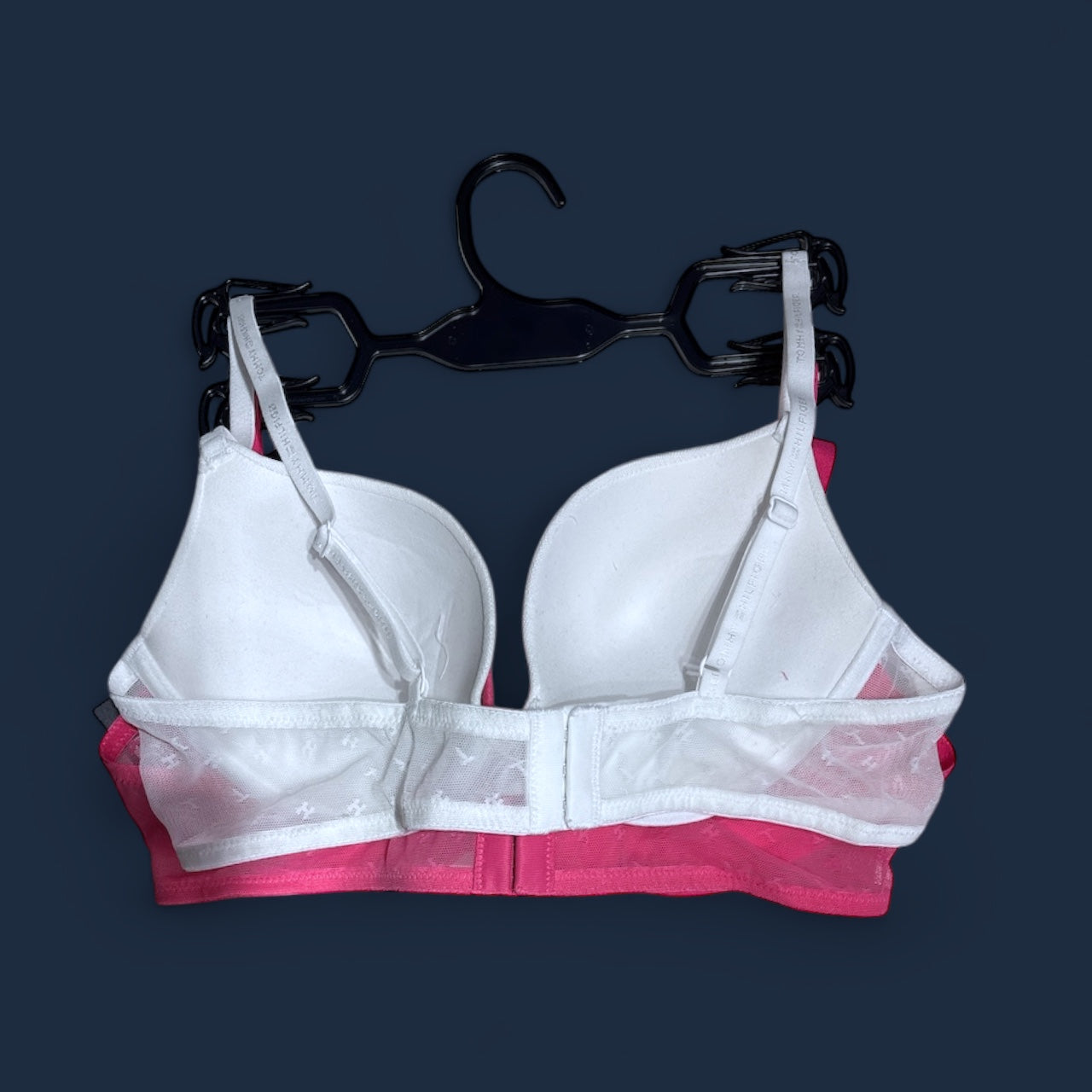Brasier Tommy H rosa, blanco con monogram y transparencia encaje la espalda 2 pzs