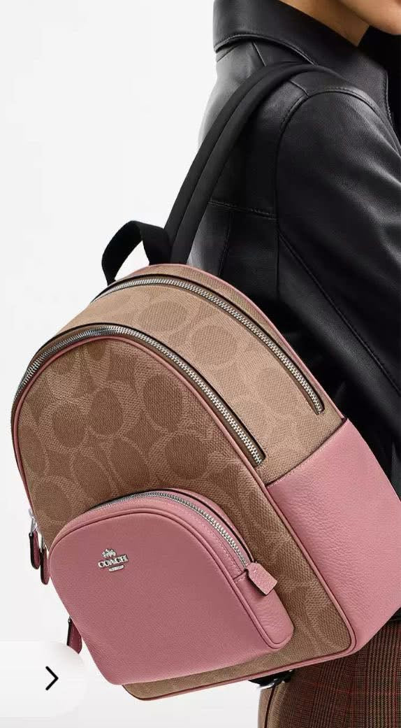 Backpack Coach camel/rosa con canvas doble cierre y placa plateada