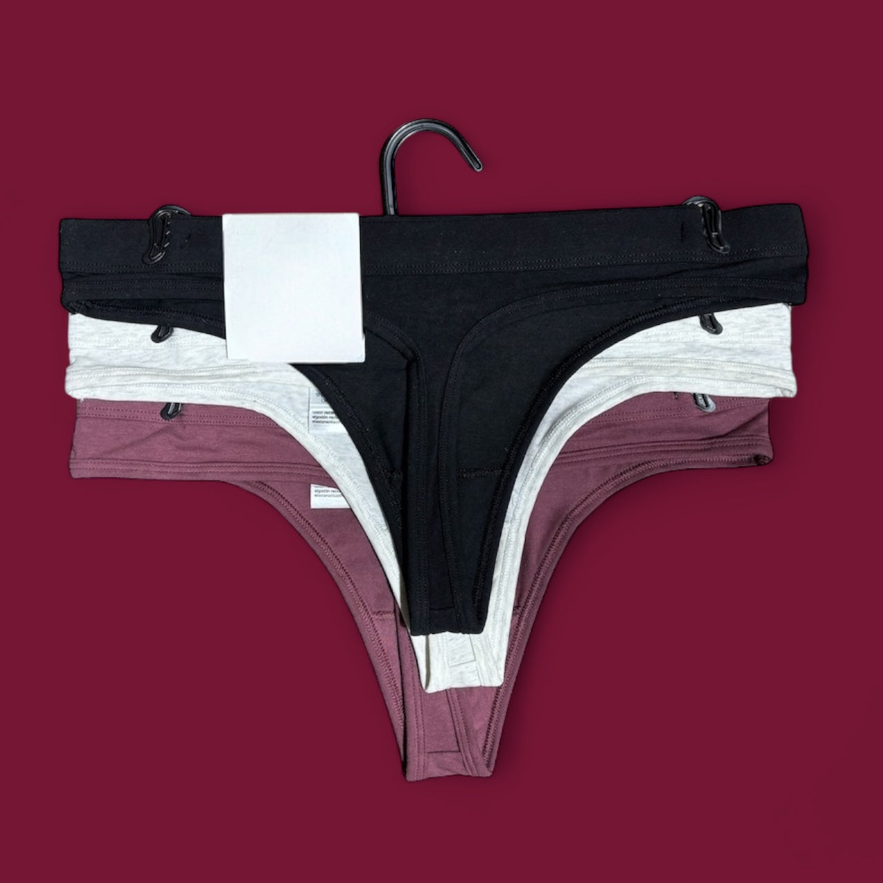 Tangas Calvin k morada, gris, negra, detalle en medio blanco con letras negras 3pzs