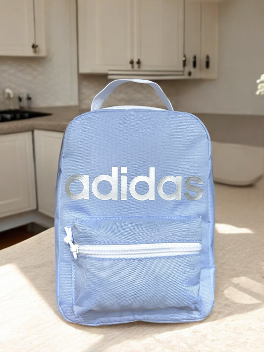 Lunch Bag Adidas azul, letras plateadas, detalles en blanco