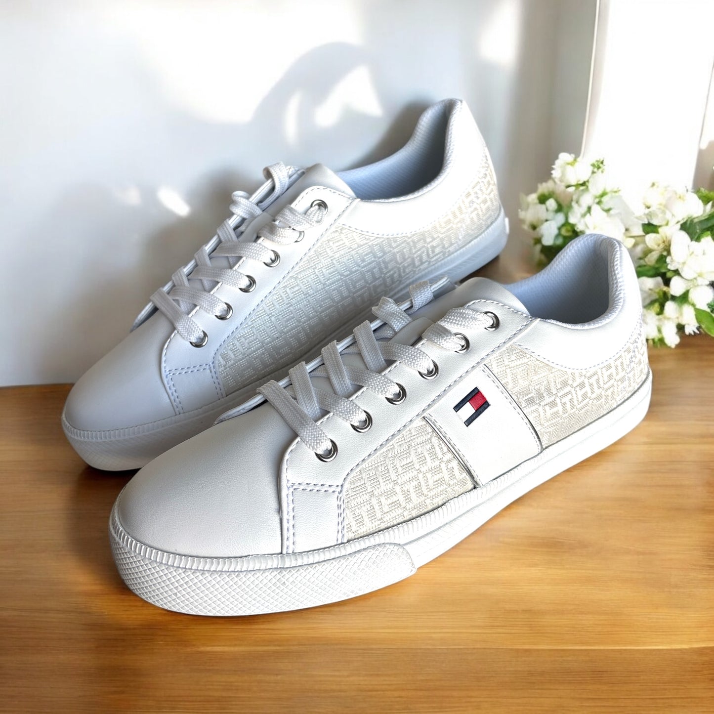 Tenis Tommy H Blanco con monogram beige