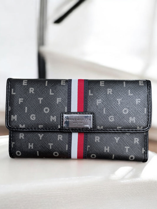 Cartera Tommy H negra, monogram letras