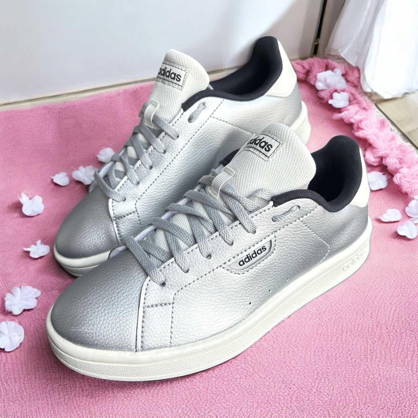 Tenis Adidas plateados