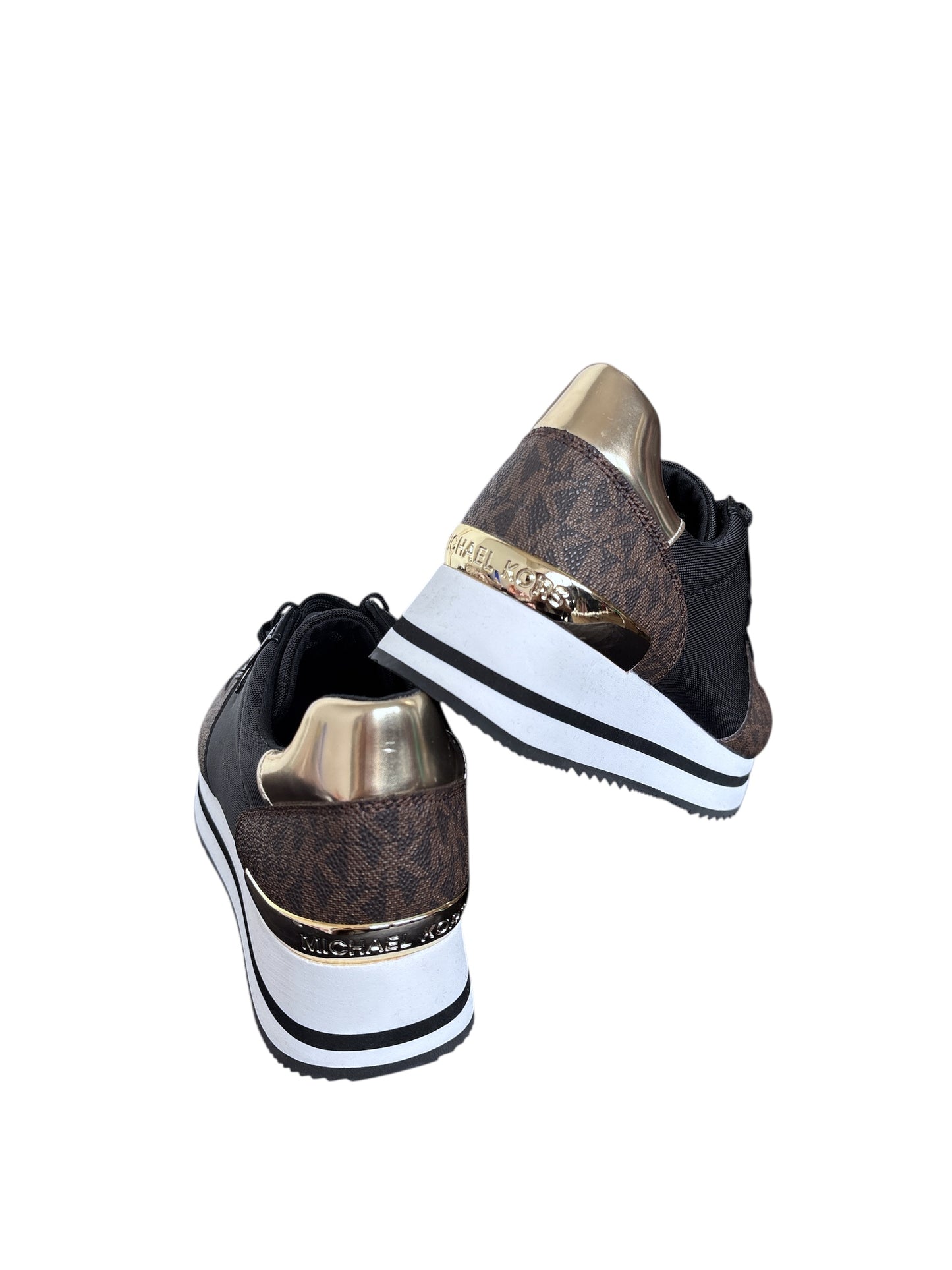 Tenis Michael k Monique negro/chocolate detalles dorados y suela blanca