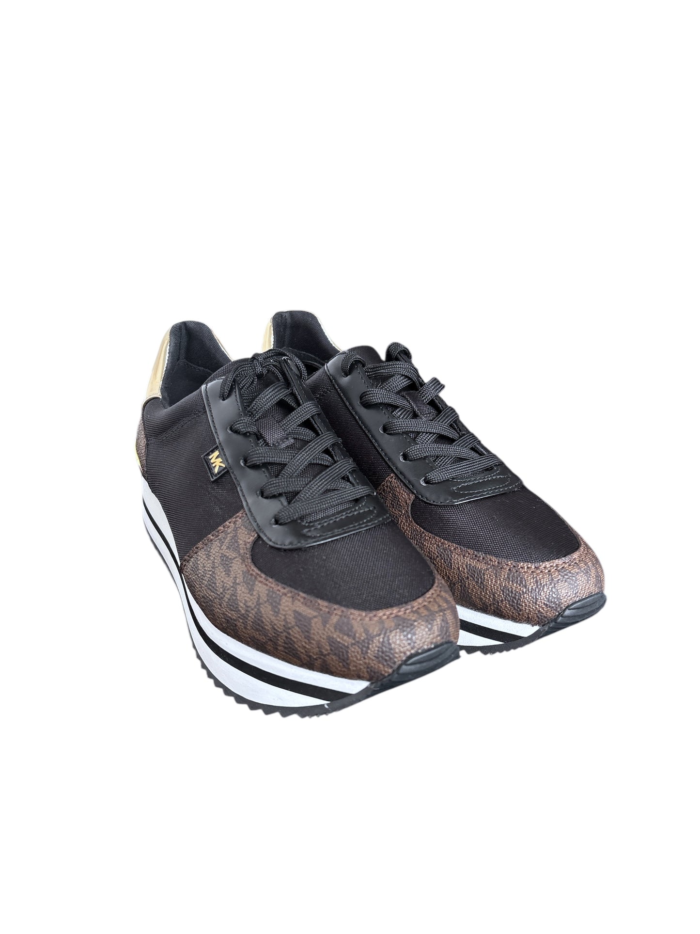 Tenis Michael k Monique negro/chocolate detalles dorados y suela blanca