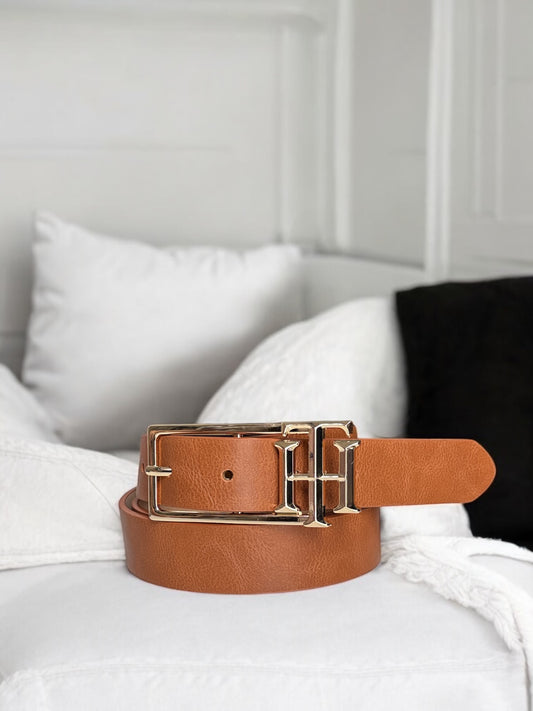 Cinturón Tommy H camel hebilla dorada rectangular y TH