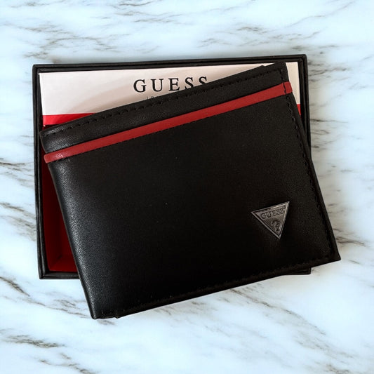Cartera Guess para caballero negra con línea roja en parte de arriba y placa plateada