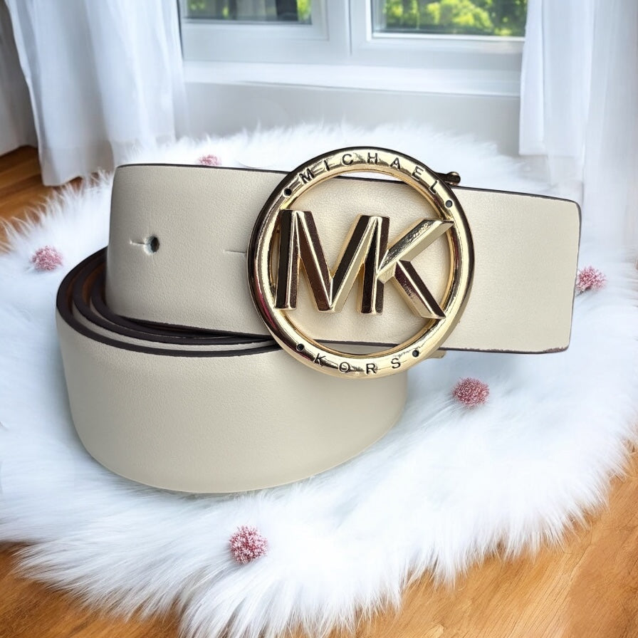 Cinturón Michael K beige/café reversible placa MK dorada redonda