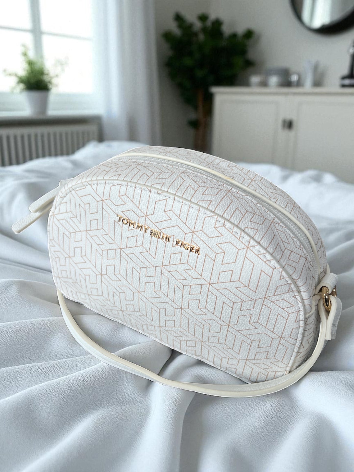 Crossbody Tommy H bag blanca/ dorado