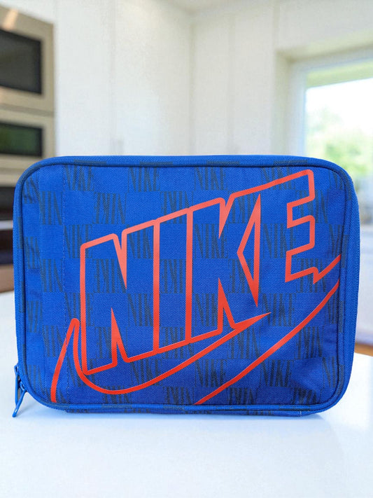 Lonchera Nike azul, letras naranja