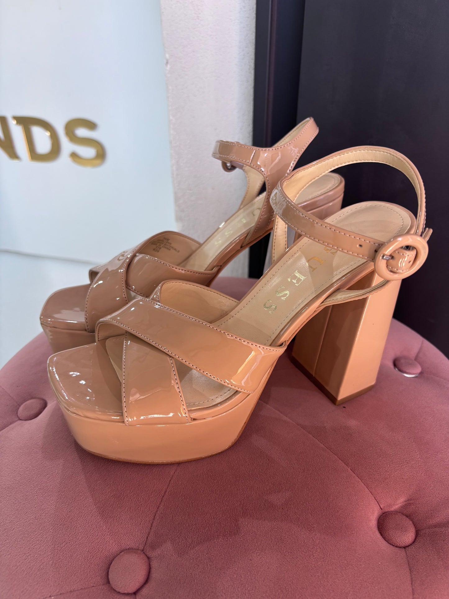 Sandalias Guess Camel