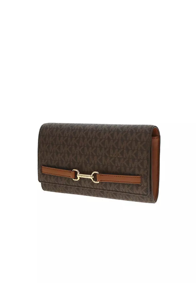 Crossbody Michael k Carson chocolate, monogram, cadena y placa dorada