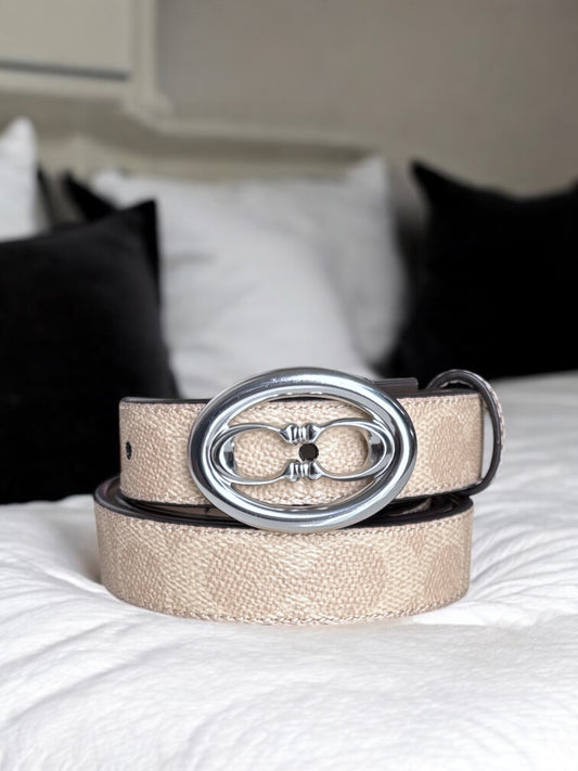 Cinturón Coach beige/cambas y camel liso, placa plateada