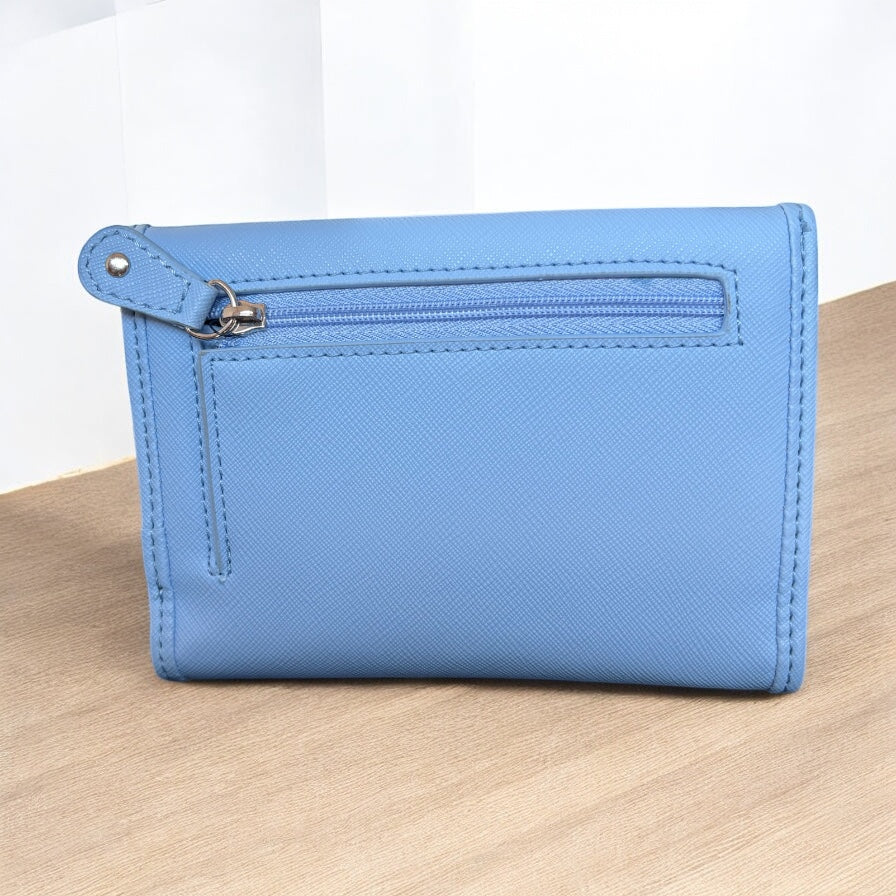 Cartera Tommy H azul claro con placa plateada
