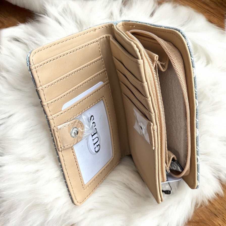 Cartera Guess gris monogram blanco y placa plateada