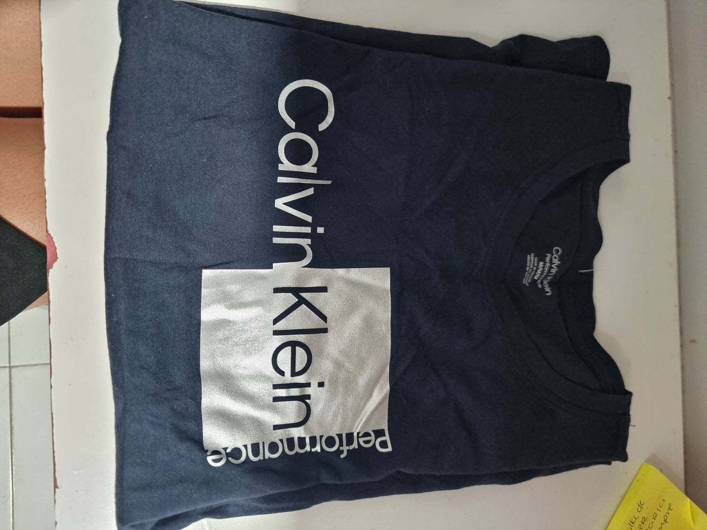 Playera Calvin k azul estampado plateado