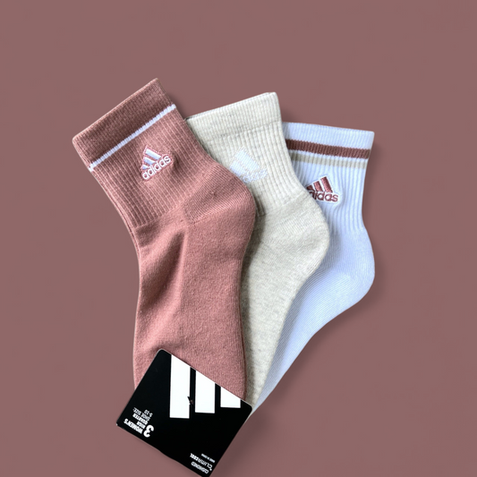 Calcetas Adidas nude beige y blanca 3 pz logo bordado