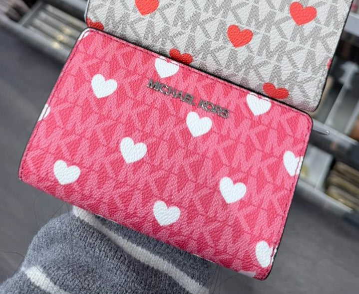 Cartera Michael K rosa de corazones blancos