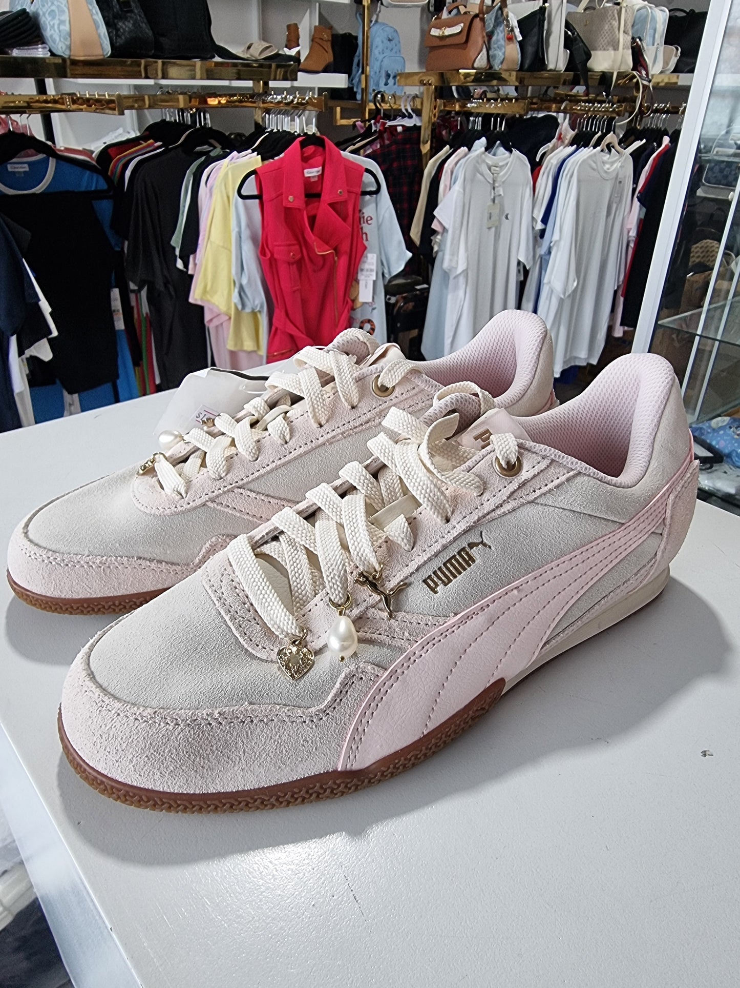 Tenis Puma con dijes rosa