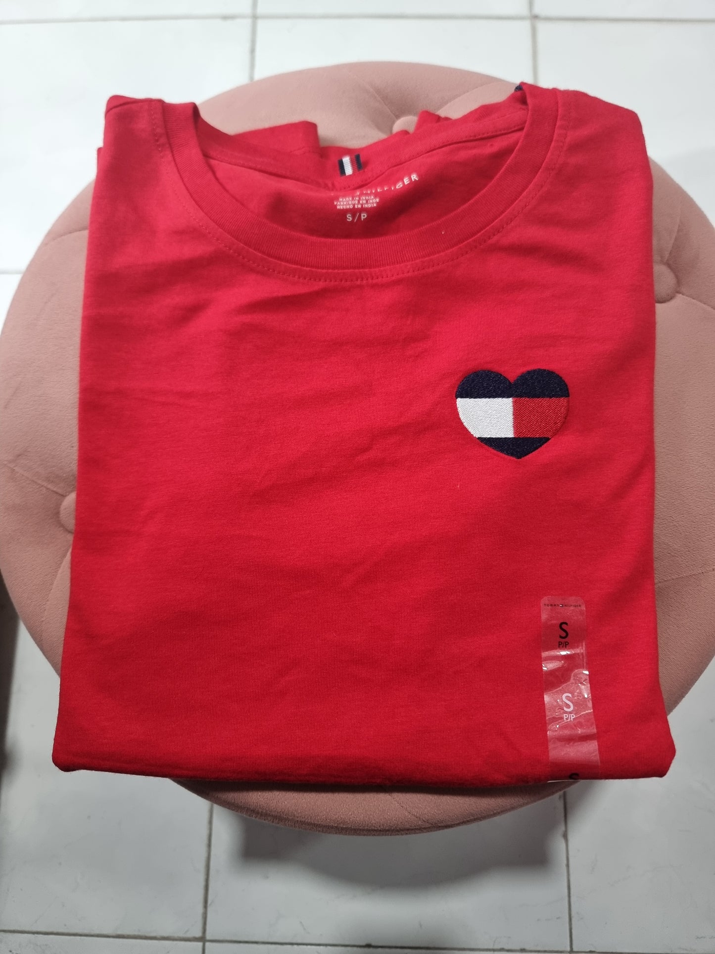 Playera Tommy H roda con corazon bordado