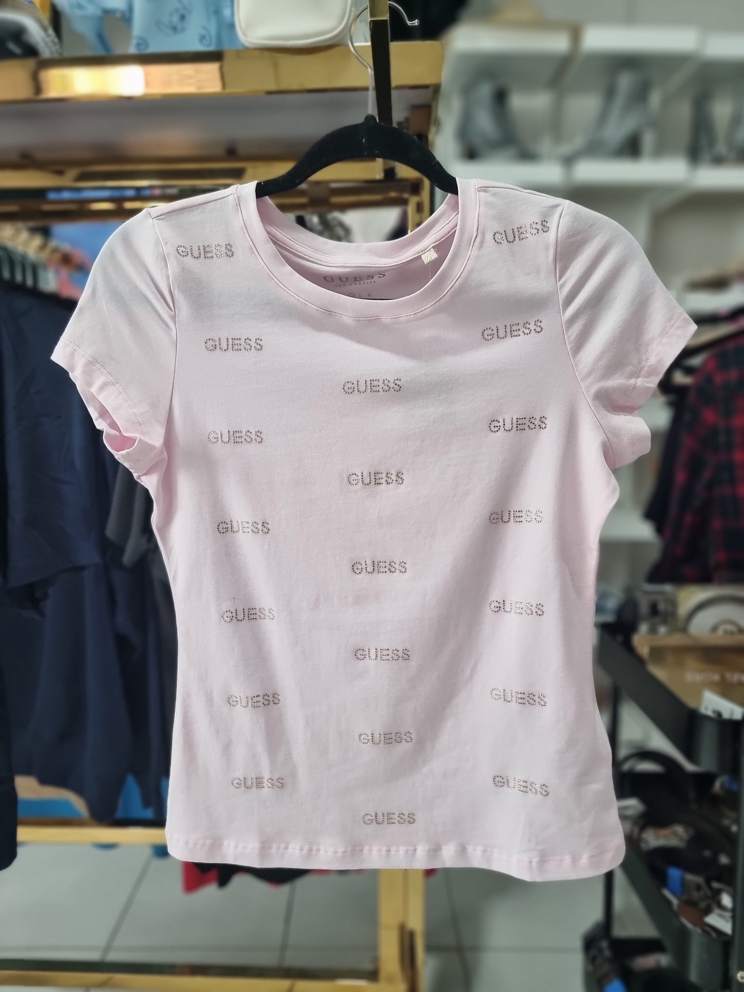 Playera Guess rosa con brillos