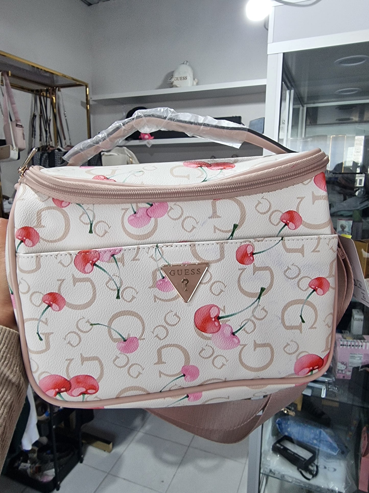 Lonchera Guess de cerezas