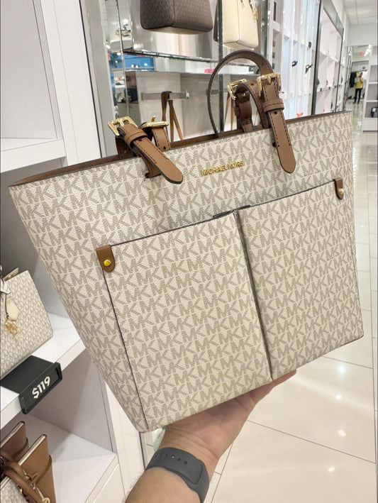 Tote Michael K crema/café con monogram, 2 compartimentos en frente y placa dorada