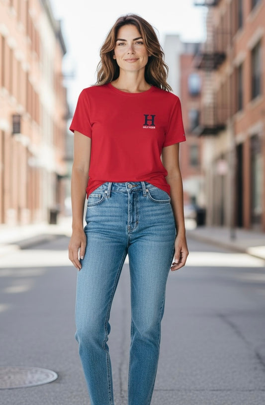 Playera Tommy H roja con letra H azul