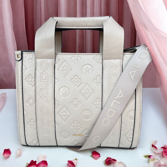 Tote Aldo palo de rosa con placa dorada y strap