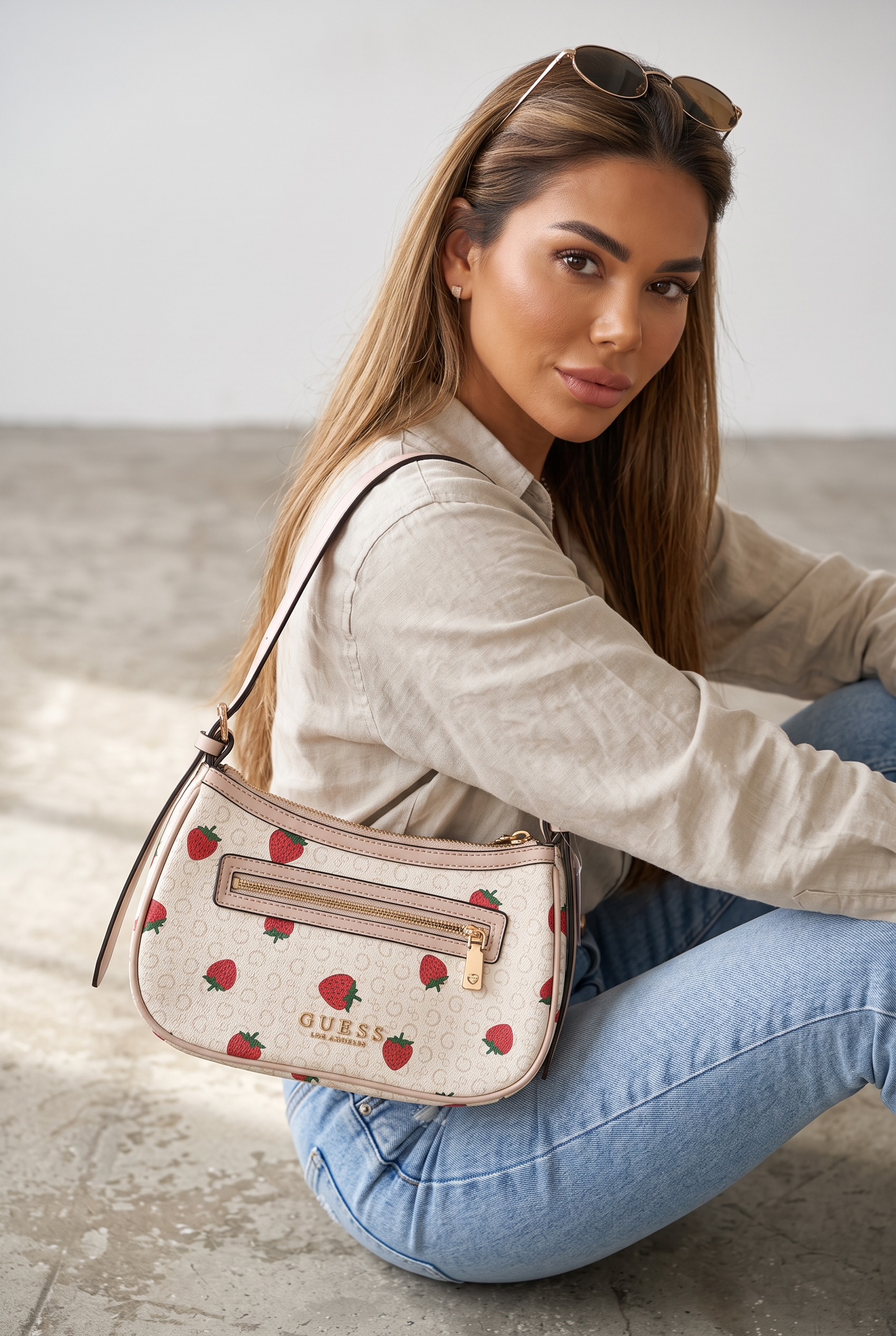 Bolsa de hombro hobo Guess fresas