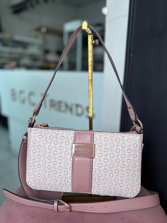 Crossbody/Hobo Guess rosa con placa