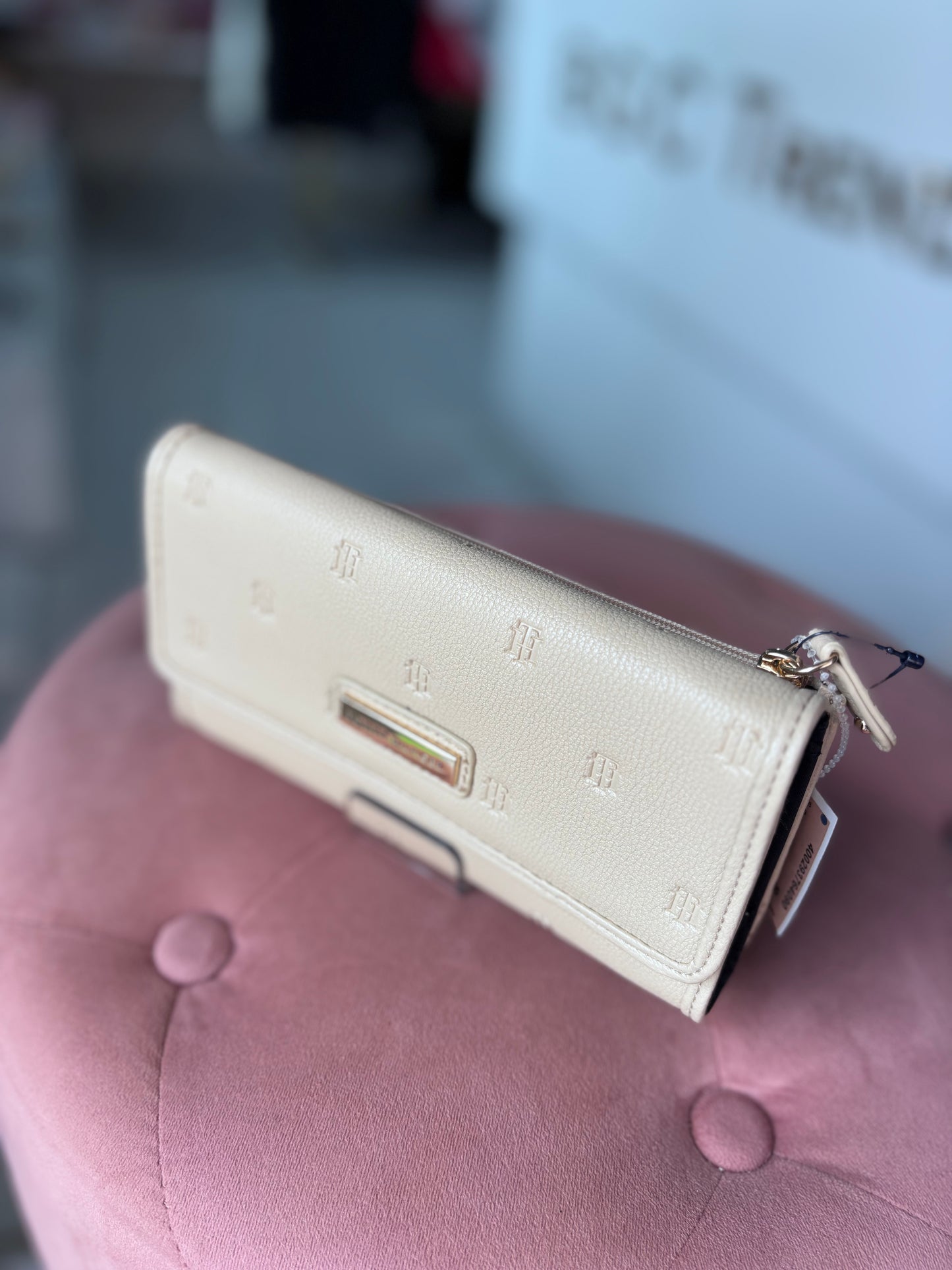 Cartera Tommy H nude grabada