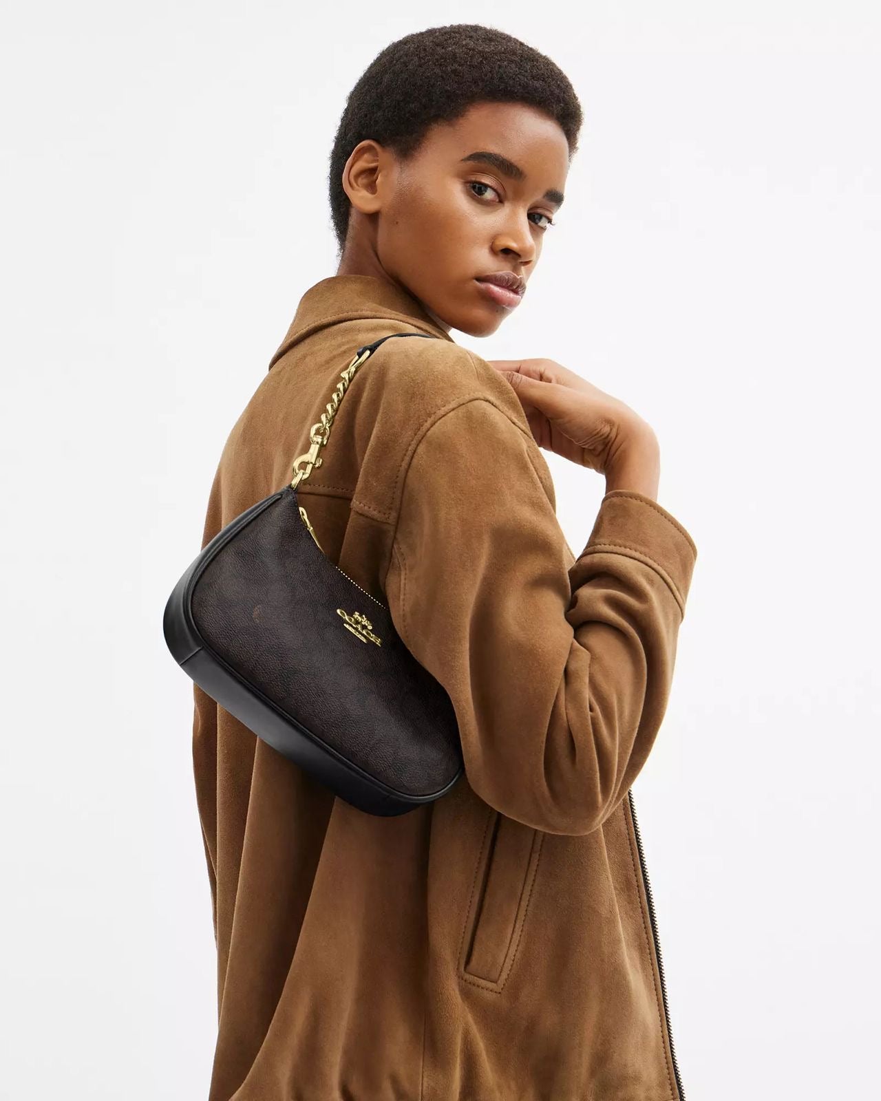 Crossbody/Hobo  Coach Shoulder chocolate con canvas negras, doble strap y placa dorada