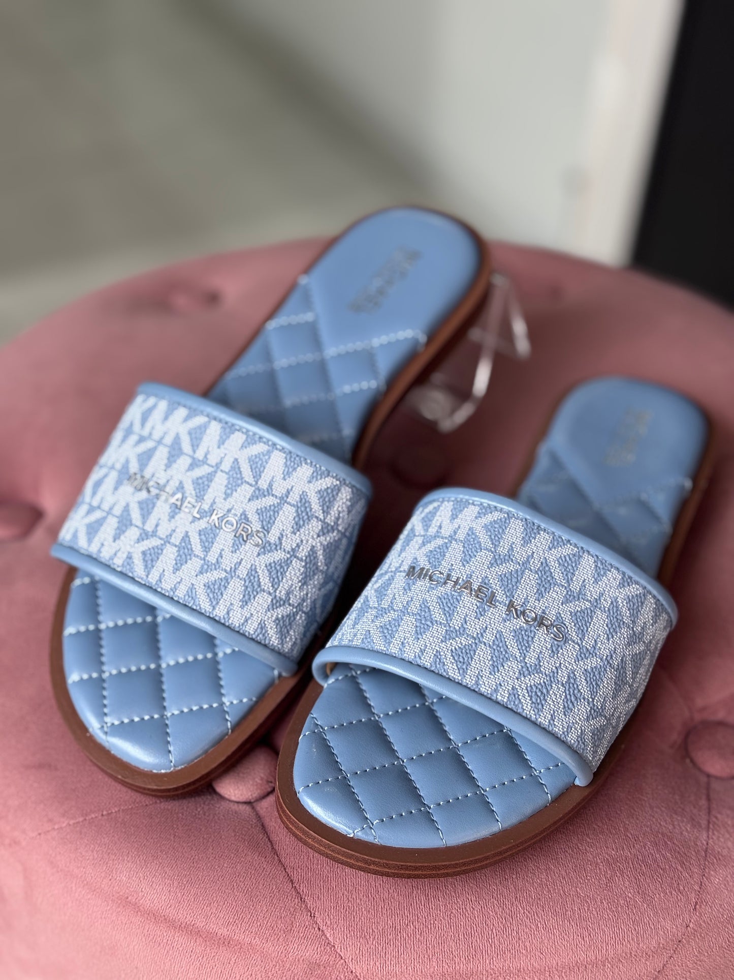 Sandalias Michael K azul con monogram