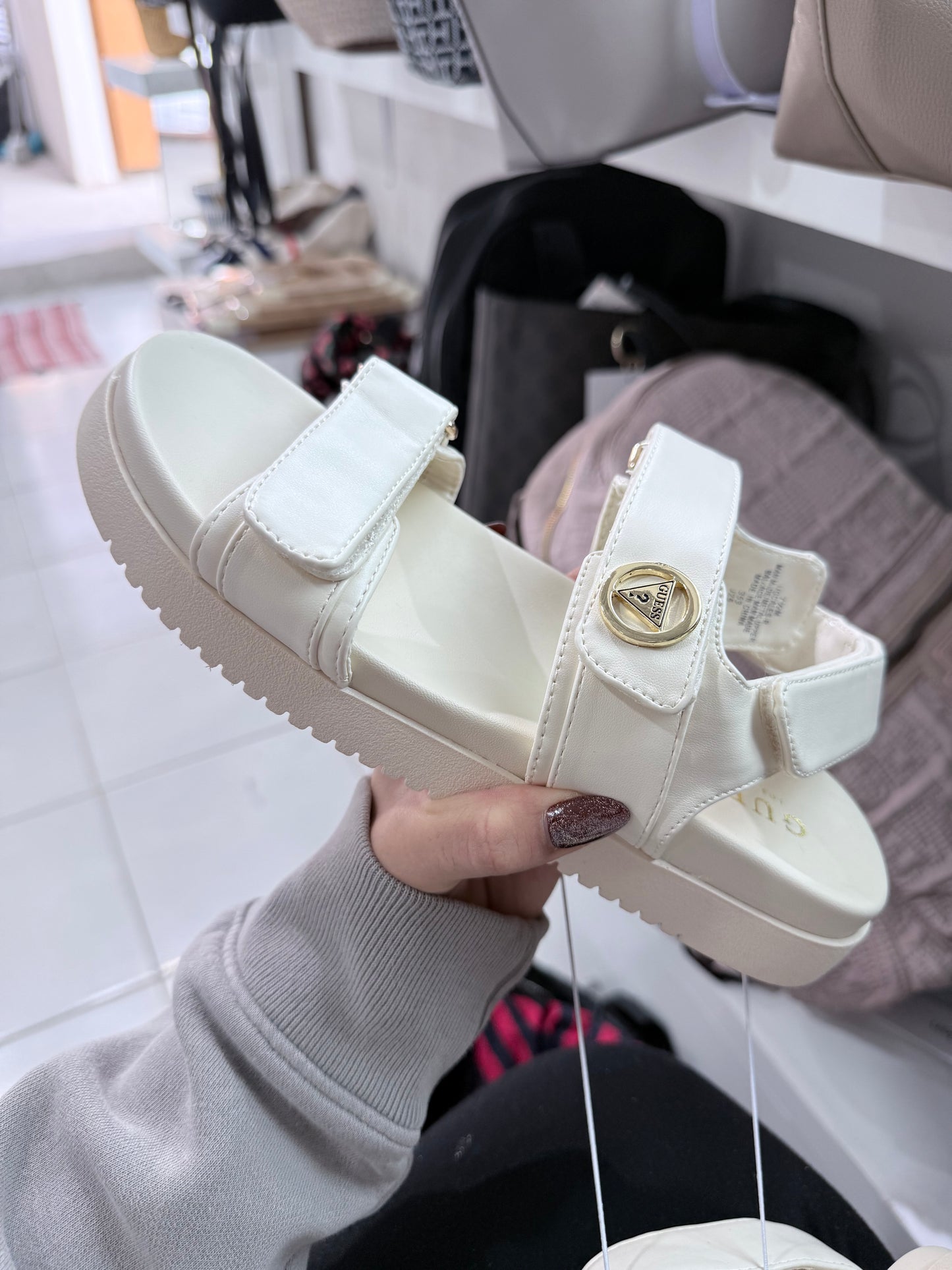 Sandalias Guess crema talla 7.5