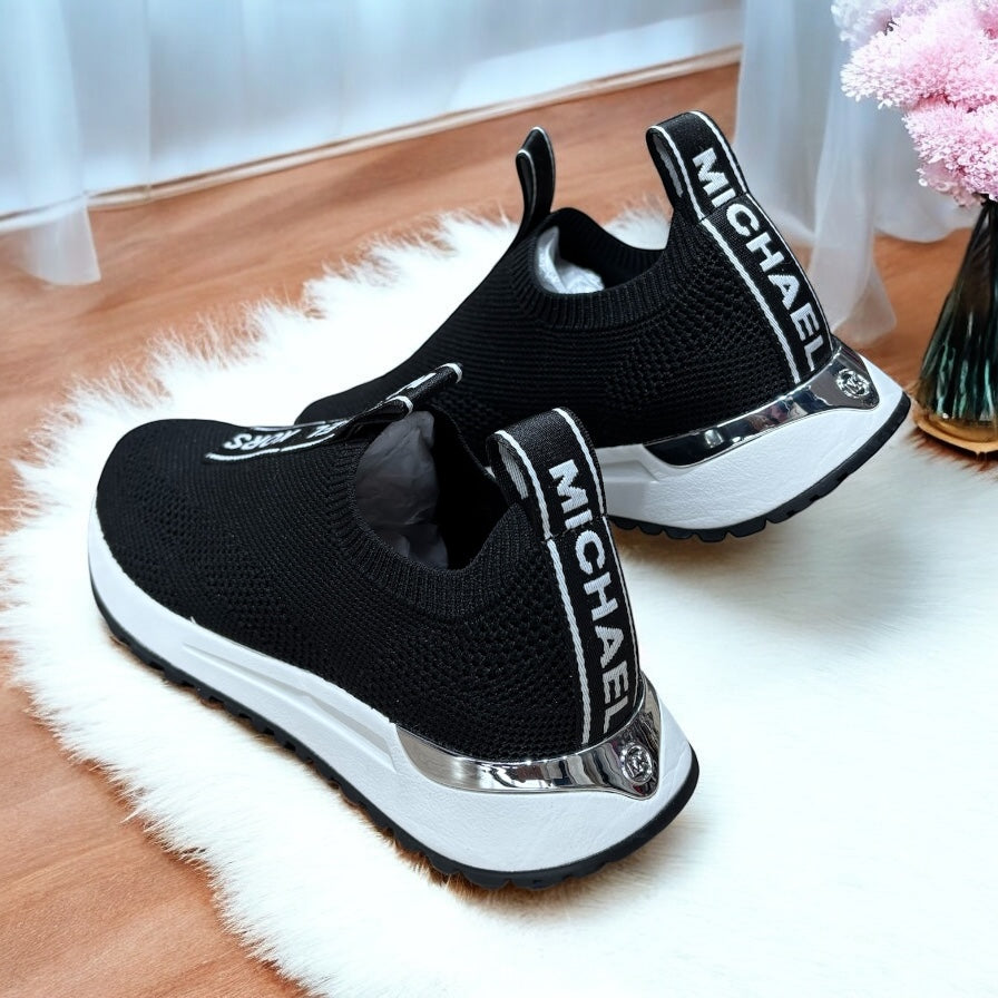 Tenis Michael k negros de tela, línea con letras blancas