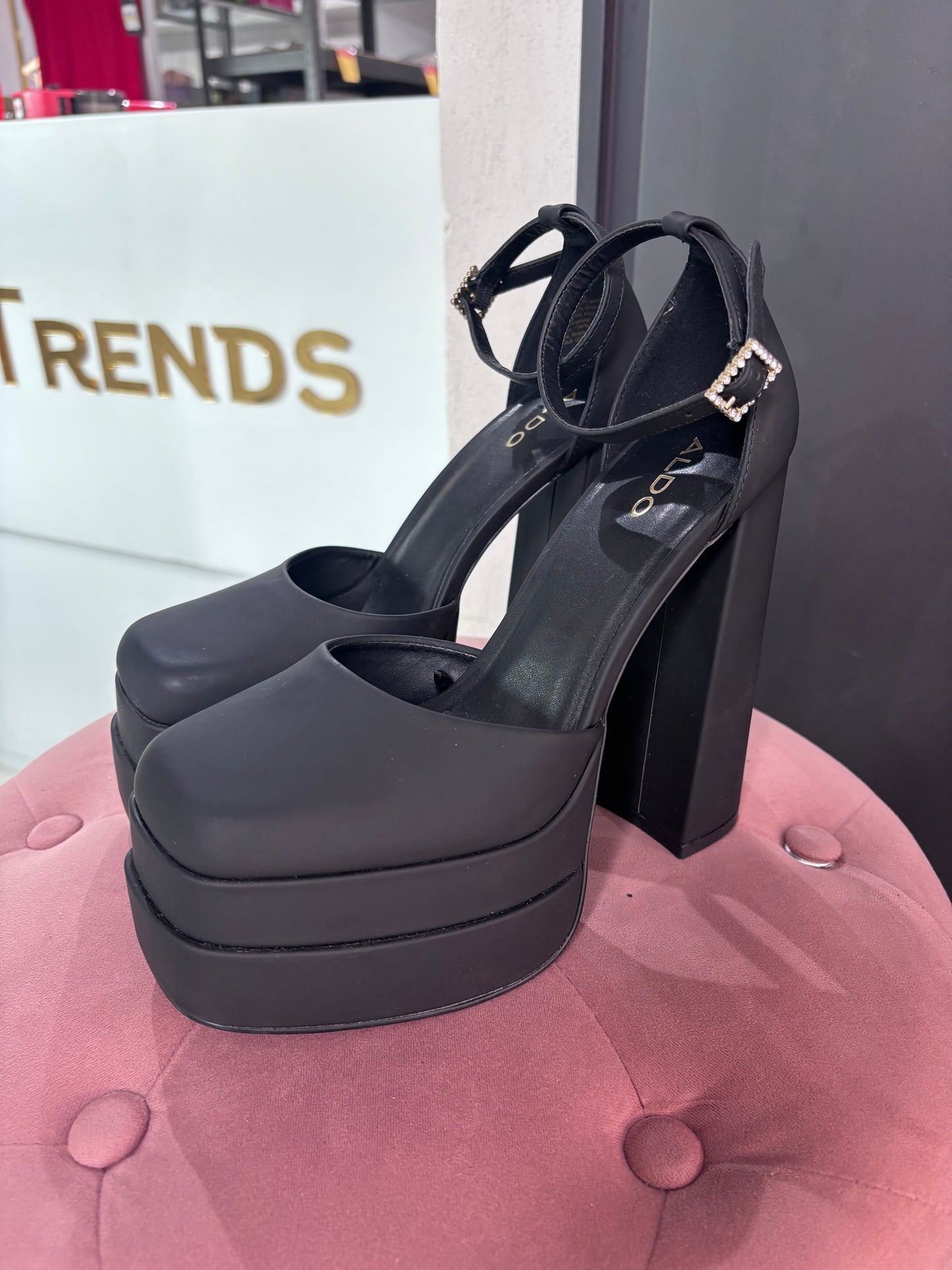 Tacones de plataforma Aldo negros