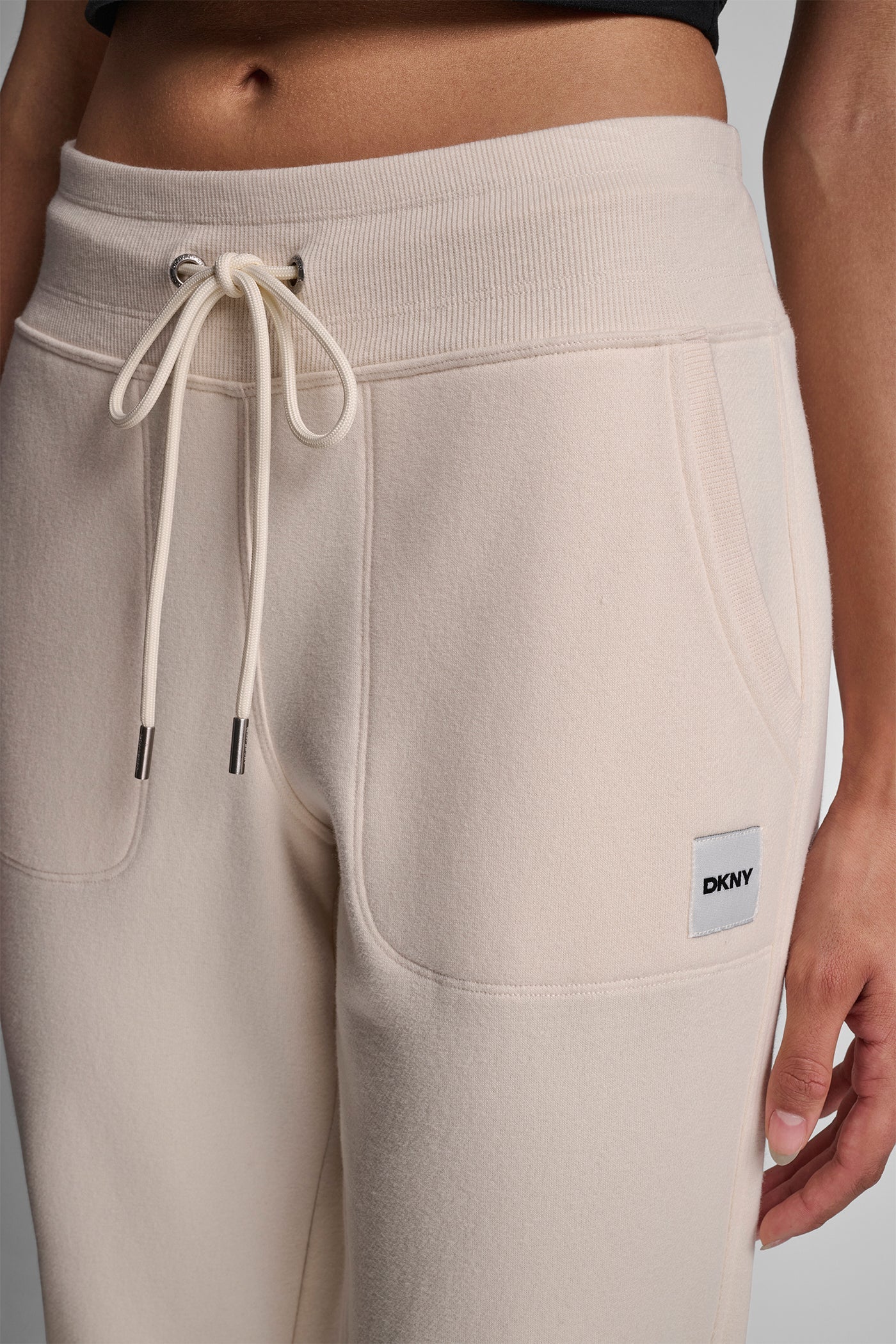 Conjunto DKNY beige deportivo