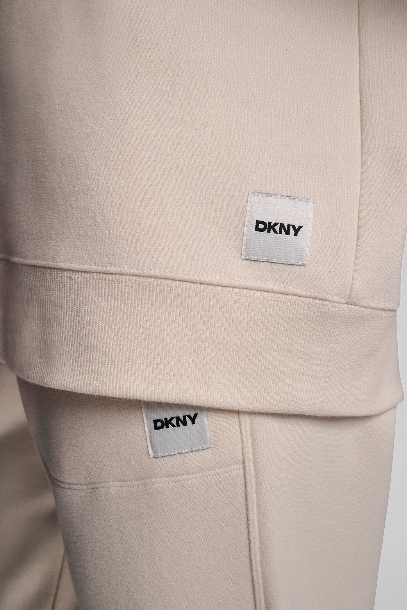 Conjunto DKNY beige deportivo
