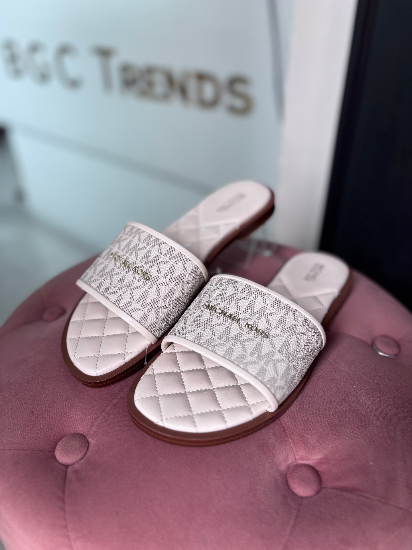 Sandalias Michael crema con monogram