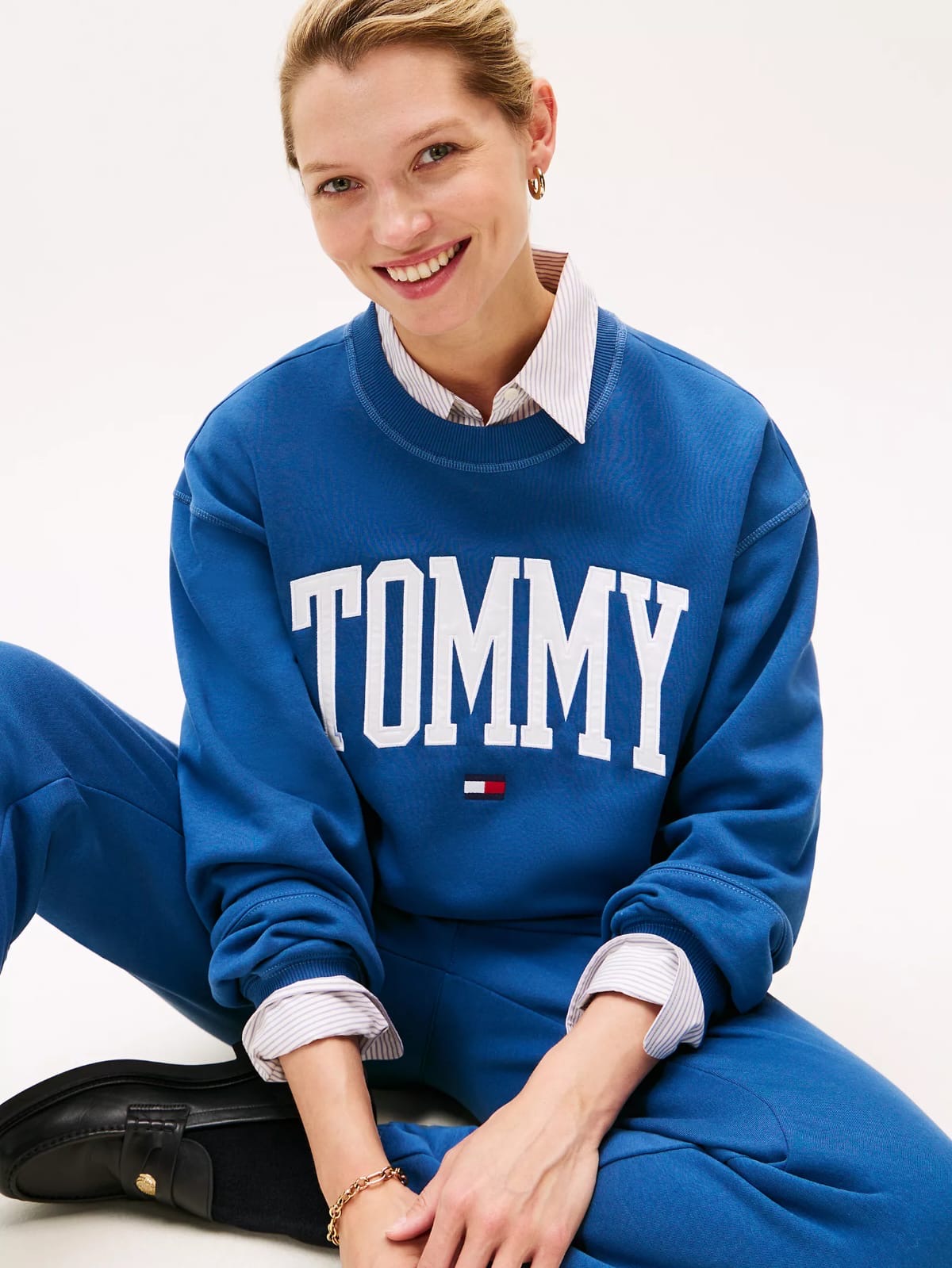 Sudadera Tommy H azul, letras blancas