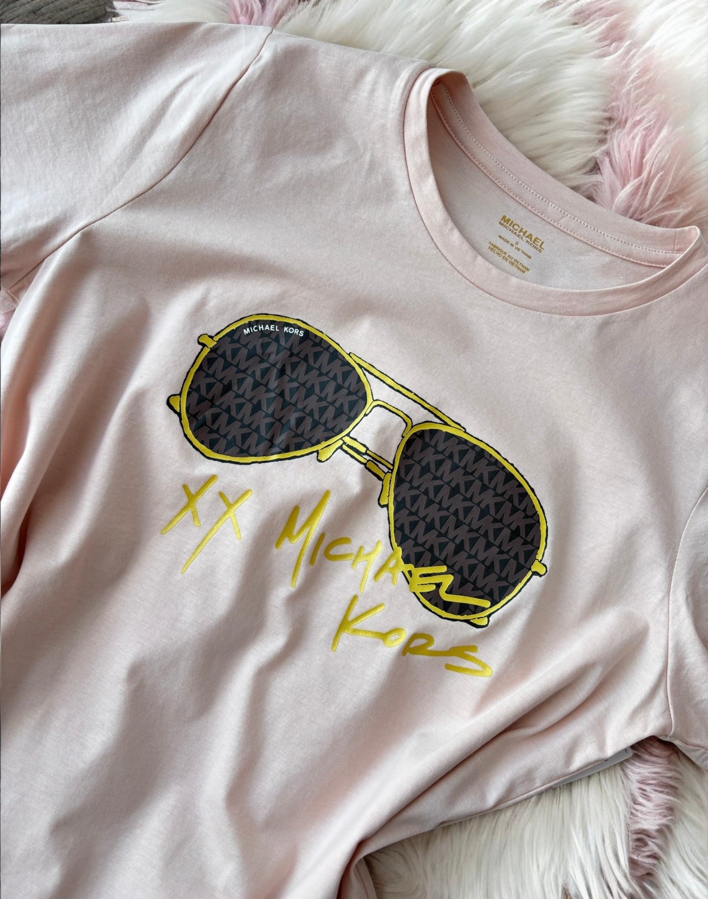 Playera Michael K rosa de lentes