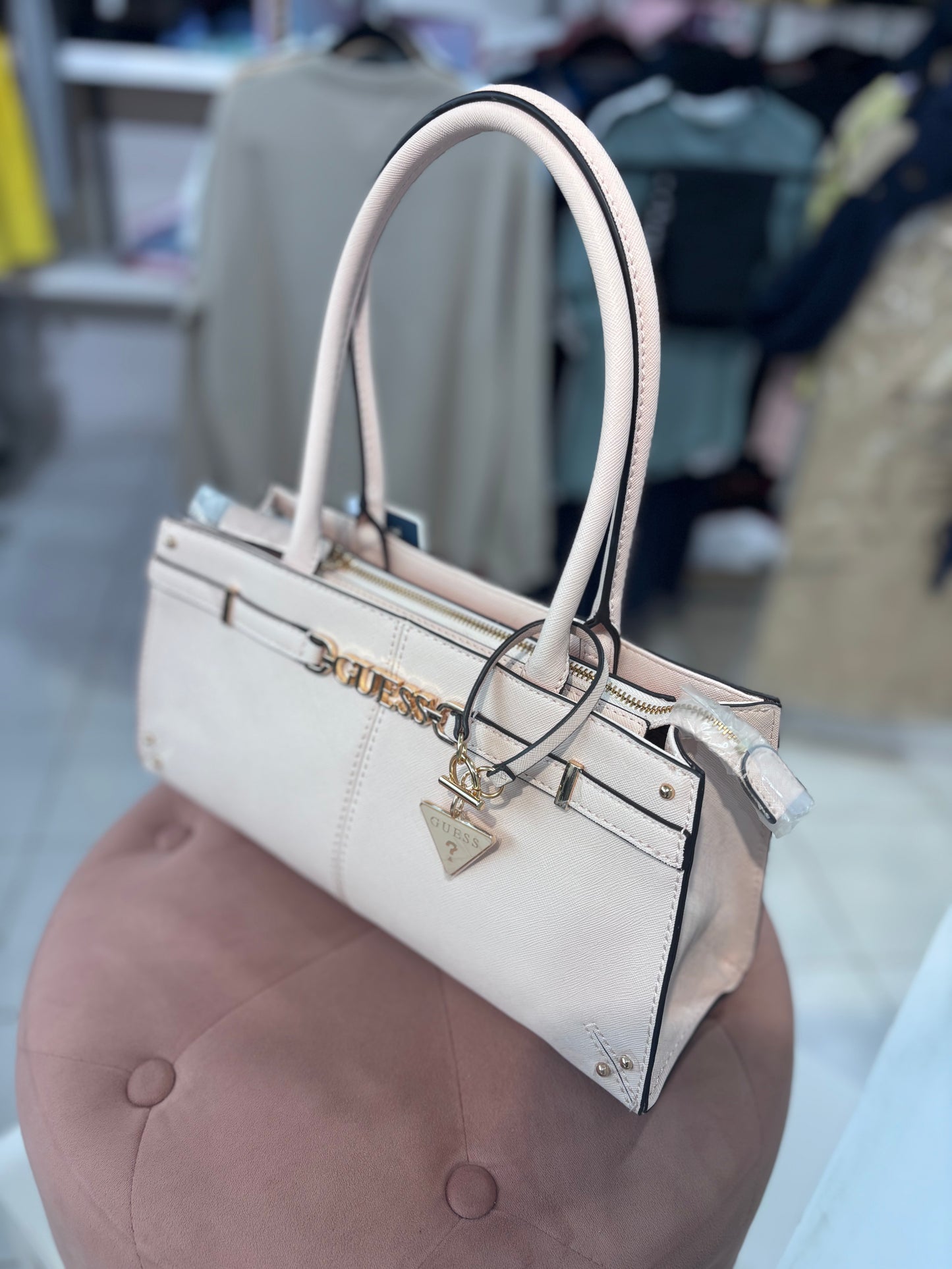 Hobo Guess palo de rosa con herrajes dorados